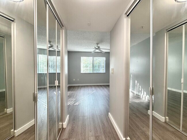 Foto del edificio - 1100 Crestwood Ct S