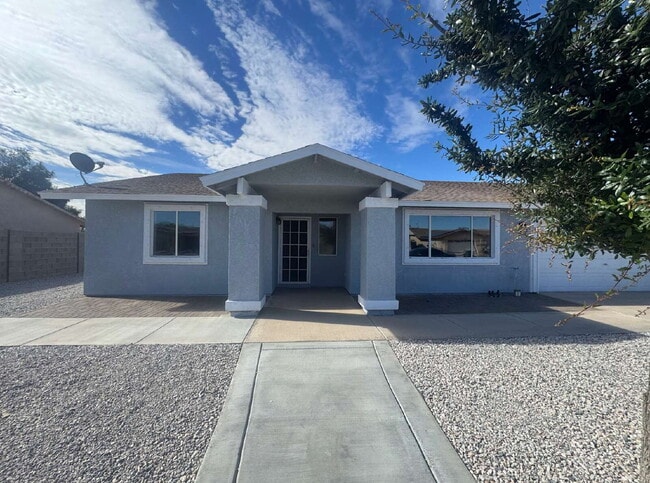 Building Photo - "Newly Renovated 4-Bedroom, 2 Bathroom Home in Yuma!"