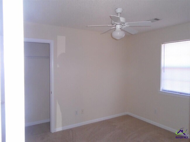 Foto del edificio - 120 Chadwyck Cir