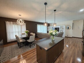 Building Photo - 1190 Landings Ln