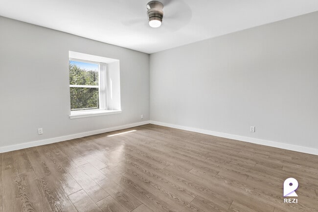 Building Photo - 5005 Manor Rd