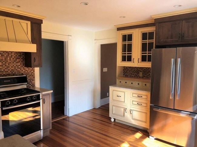 Foto del edificio - 702R Longmeadow Street - 1