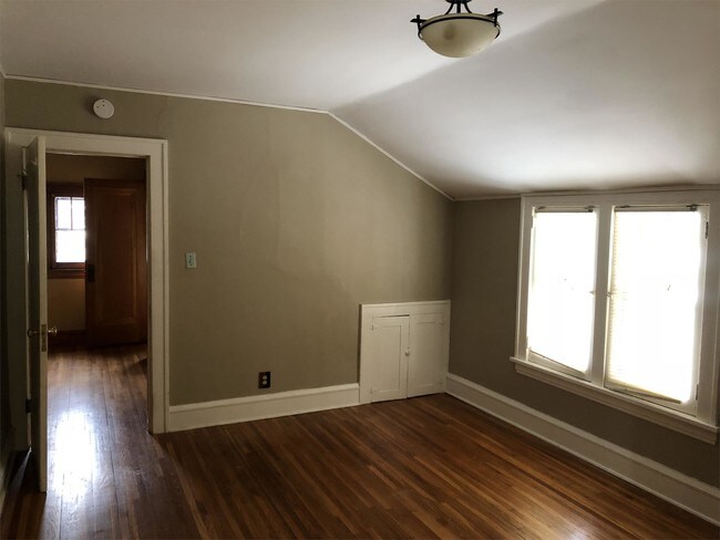 Building Photo - 1215 N 16th Ave