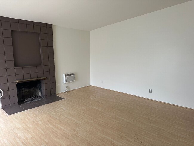 Building Photo - Washington Ave 940/942