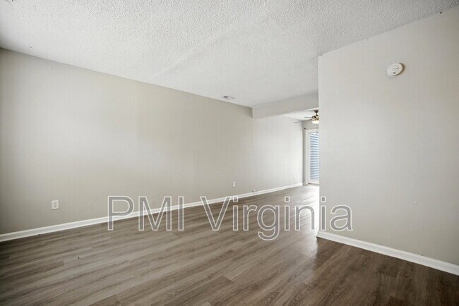 Building Photo - 1077 Commonwealth Pl