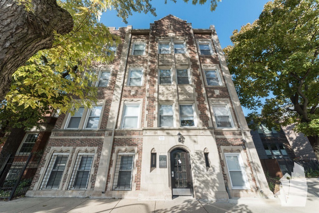 2936 W Palmer Square Unit 101, Chicago, IL 60647  
