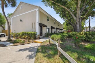 Building Photo - 408 S Arrawana Ave