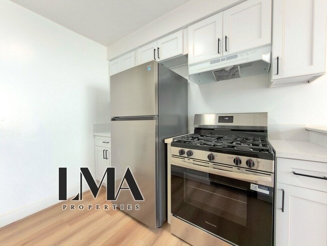 Foto del edificio - 8208 Romaine St