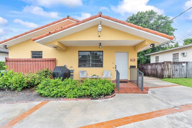 Foto del edificio - 6534 SW 27th St