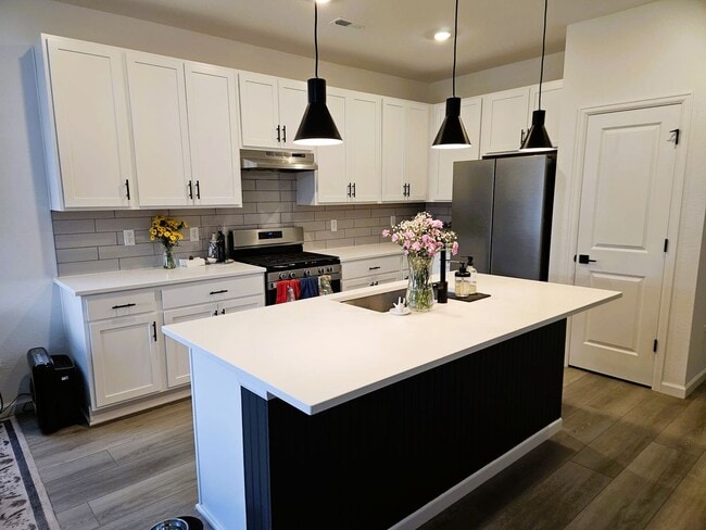 Building Photo - Great Townhome in Fort Collins