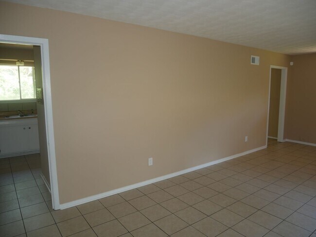 Building Photo - ****JUST REDUCED****1416 Vicksburg Drive S...