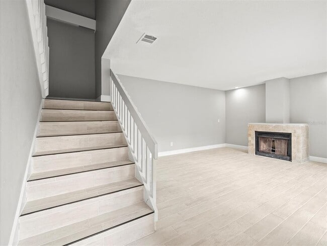 Building Photo - 15407 W Pond Woods Dr