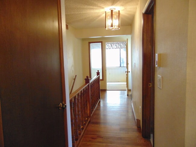 Building Photo - 2 BEDROOM HOME AVAILABLE NOW!