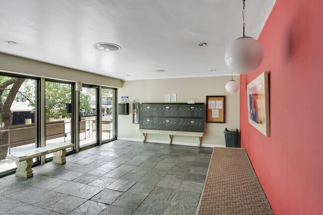 Foto del edificio - 320 S Gramercy Pl