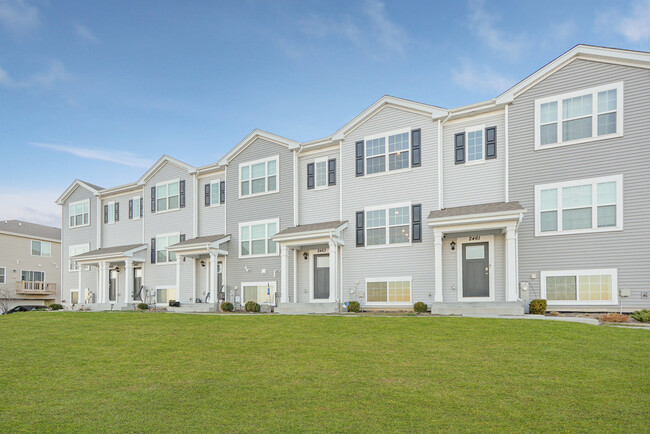 Building Photo - 2463 Bella Dr