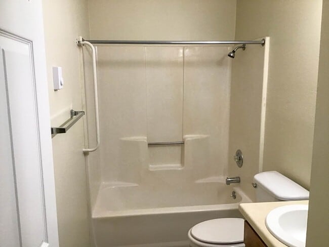 Building Photo - Warsaw Apartments