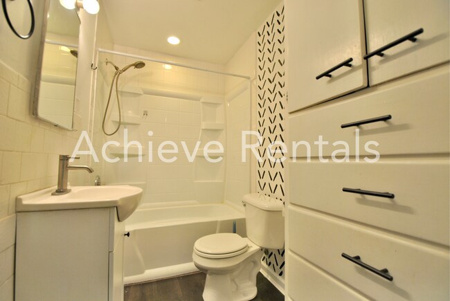 Foto del edificio - Covered Patio, Garage & Yard – Your Next Logan Home Awaits