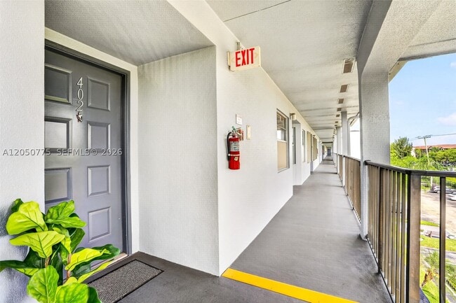 Foto del edificio - 12701 SW 14th St