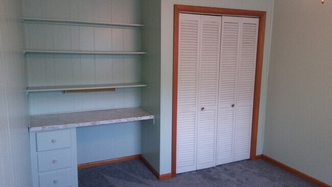 Bonus room: guest room, craft room, storage - 2 Harris Rd