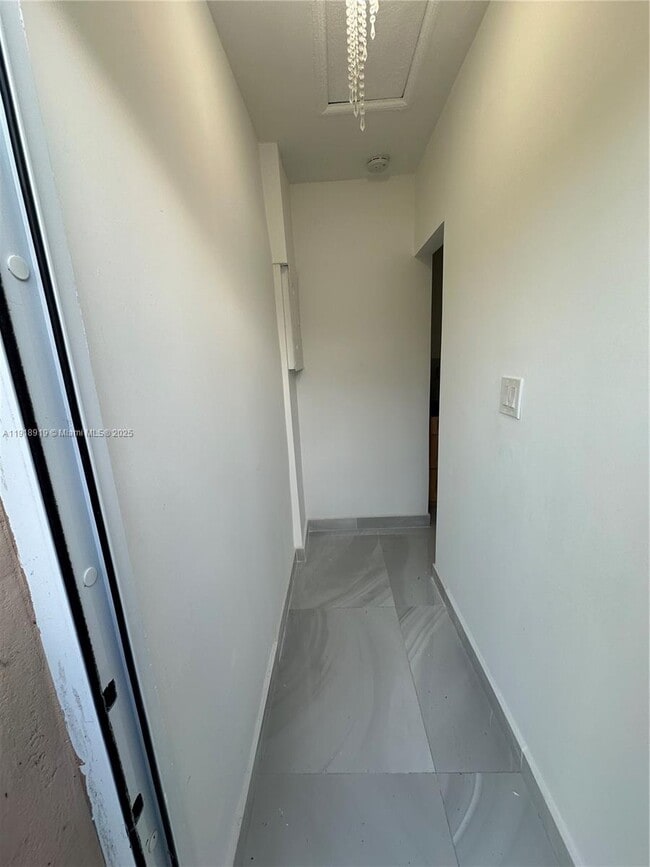 Building Photo - 707 NE 15th St