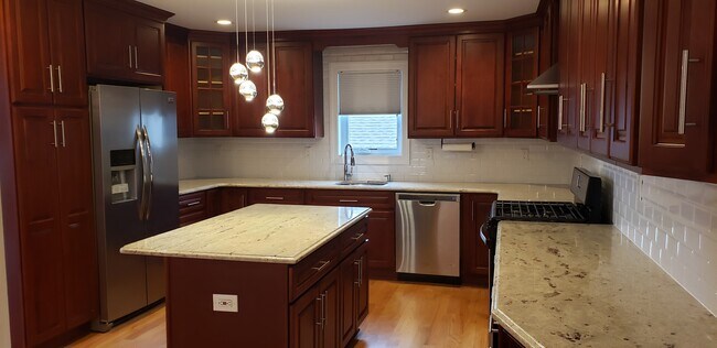 Building Photo - 764 Edgewater Ave