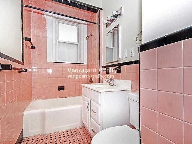 Building Photo - 1056 Beacon St