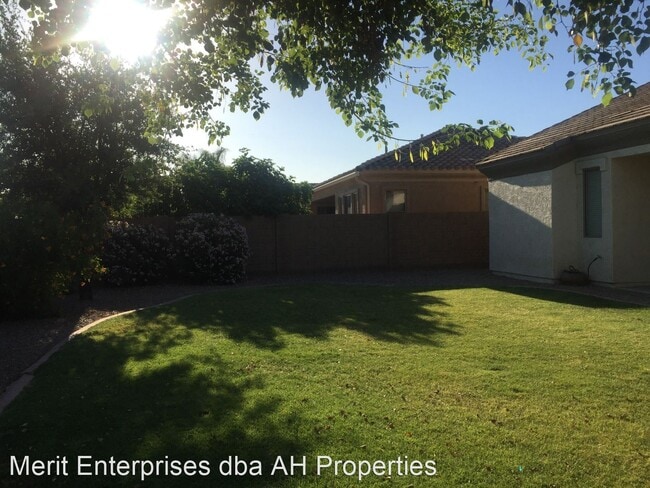 Building Photo - 4 br, 2 bath House - 3416 E KINGBIRD PLACE