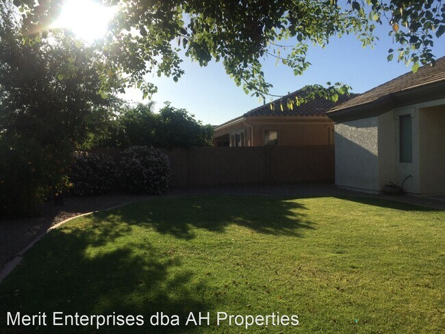 Foto del edificio - 4 br, 2 bath House - 3416 E KINGBIRD PLACE