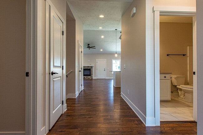 Building Photo - Gorgeous 3 Bedroom / 3 Bath Town Home in B...