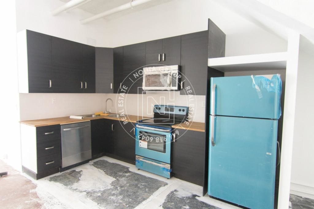 Building Photo - 219 Bowery