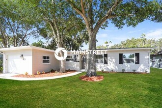 Building Photo - 2053 Barcelona Dr S