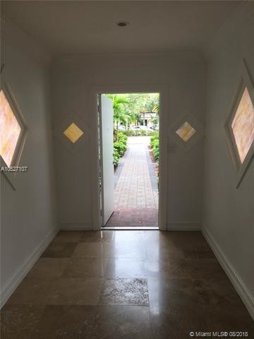 Foto del edificio - 905 SE 2nd Ct