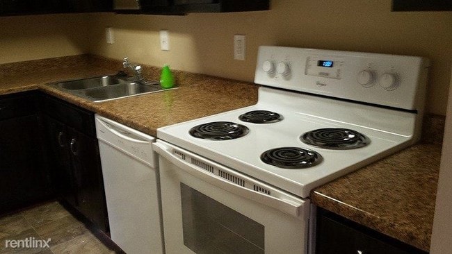 Building Photo - 1 br, 1 bath Condo - 7068 Wildwood Circle 150