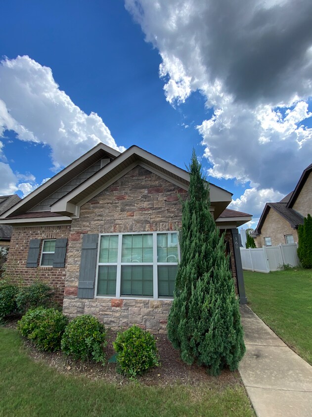 Primary Photo - Charming home in Auburn!
