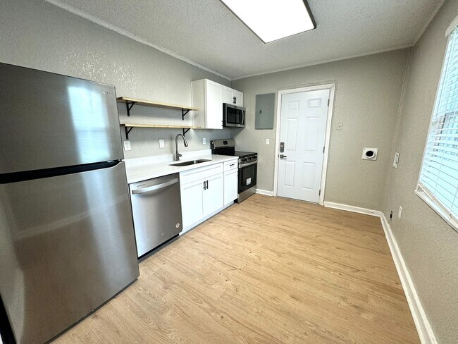 Foto del edificio - Renovated 2 Bedroom Jacksonville Heights Duplex Apartment