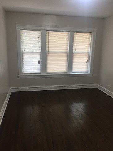 Foto del edificio - 2054 N Kilpatrick Ave