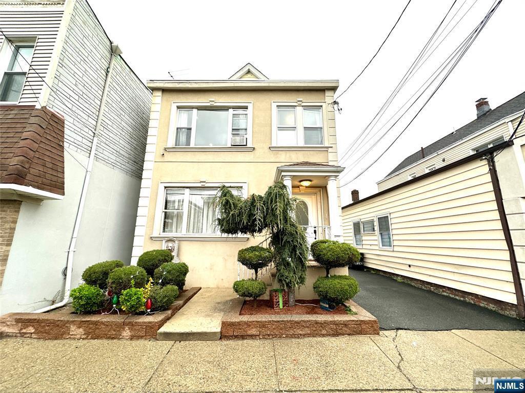 Primary Photo - 140 Jewell St