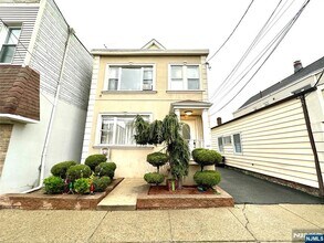 Building Photo - 140 Jewell St