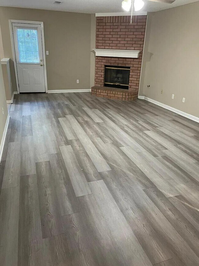 Foto del edificio - 1335 Milestone Cir