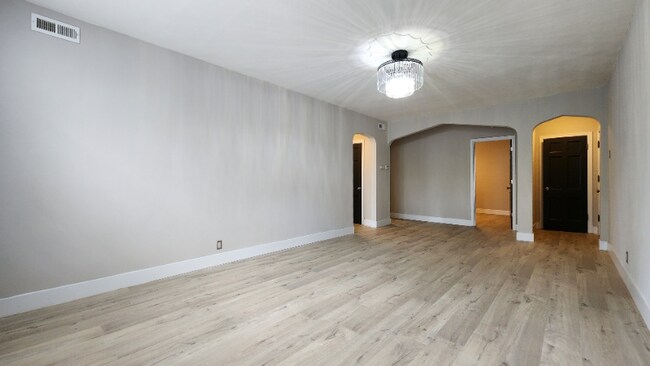 Foto del edificio - 7512 Cromwell Dr