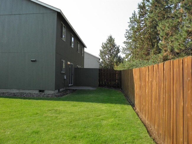 Building Photo - 588