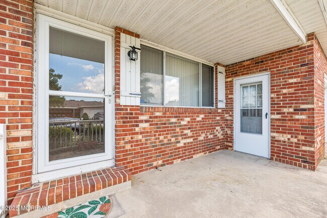 Building Photo - 202 Bonaire Dr