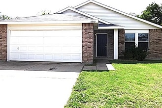 Building Photo - 6040 Crescenzio Dr
