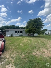 Building Photo - 105 Oakhill Ct