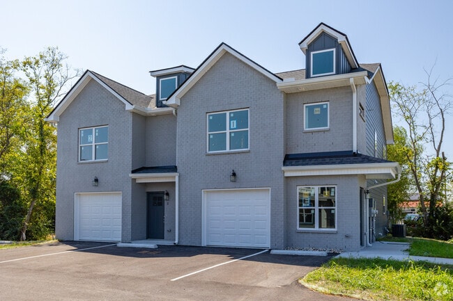 3 Bedroom Units with 1 Car Attached Garage - Flats at Melrose