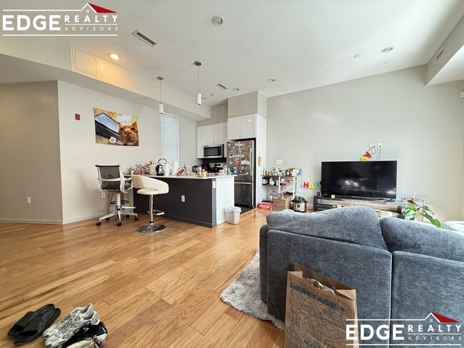 Photo - 55 Glenville Ave Townhome