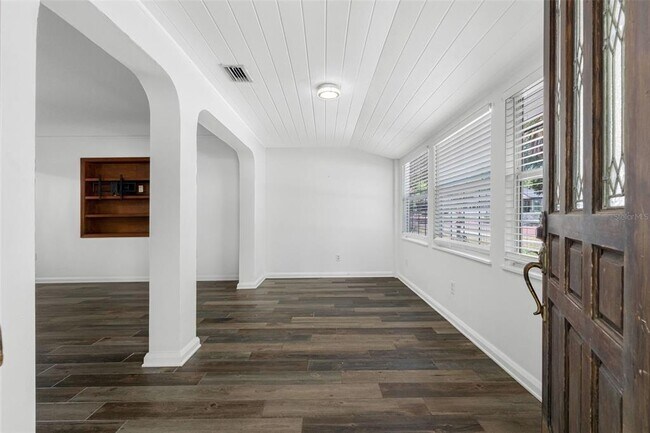 Building Photo - 641 Wilkie St