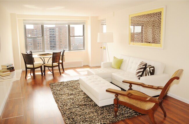 Foto del edificio - 104-40 Queens Blvd