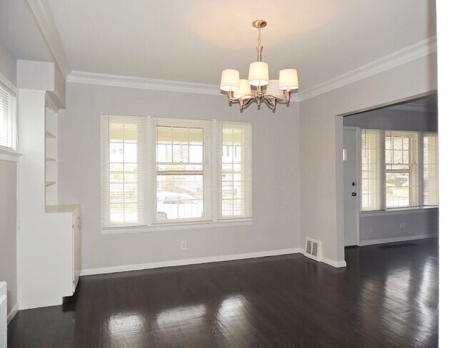 Foto del edificio - Updated 3 Bedroom - 1.5 Bathroom Cleveland Hts. Colonial for Rent!