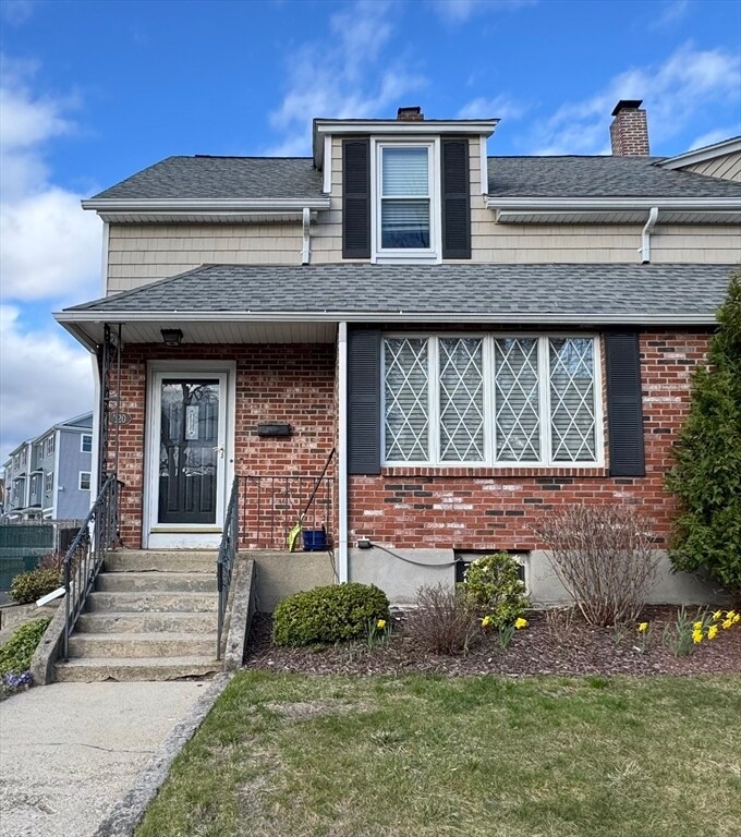 Primary Photo - 320 Crescent St